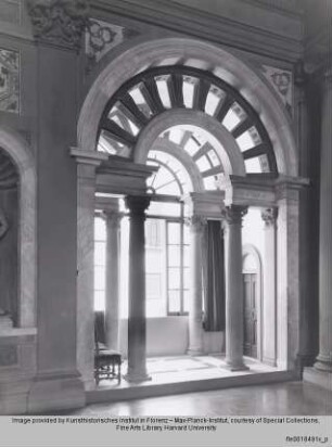 Fensternische mit Rahmung