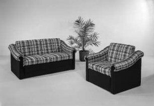 Sitzgruppe : Ribnitz-Damgarten. VEB Möbelkombinat Ribnitz-Damgarten. Hausmesse, 1986. Sitzgruppe. Holz, Polsterung mit Mischgewebebezug (1986; VEB Möbelwerke Schwerin)