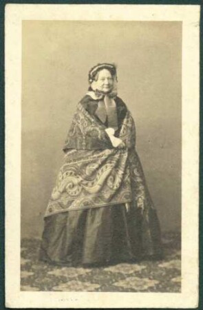 Porträt einer Dame, Ganzfigur.