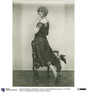 Heddy Sven in Kleid von Valentin Manheimer