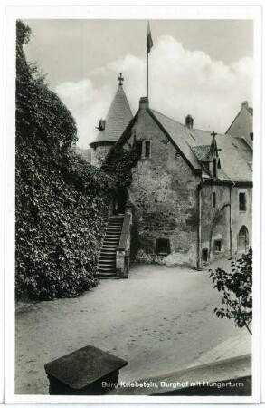Kriebstein. Burghof mit Hungerturm