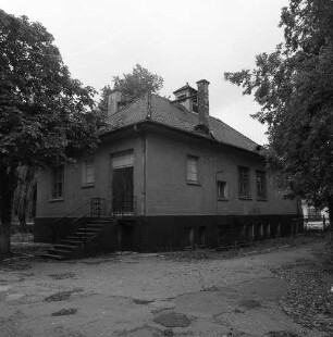 Dresden-Übigau, Klingerstraße. Pionierkaserne Übigau (1913). Kasernengebäude. Hofansicht mit Eingang
