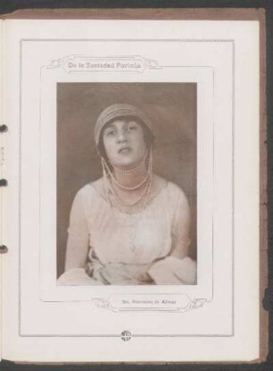 De la sociedad porteña : [Fotografía de] Sta. Mercedes de Alvear
