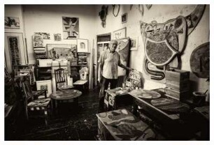 VEIT HOFMANN IN SEINEM ATELIER