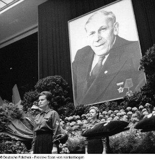 Otto Buchwitz Trauerfeierlichkeiten im Rathaus