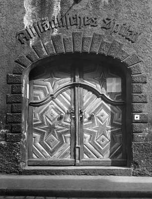Kempten (Allgäu), Vogtstraße 8. Altstädtisches Spital (1401/1600 und 1846/1855). Portal