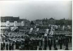 Demonstration bei den Weltfestspielen in Berlin