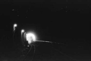 Istein: Zug fährt in Tunnel (von innen)