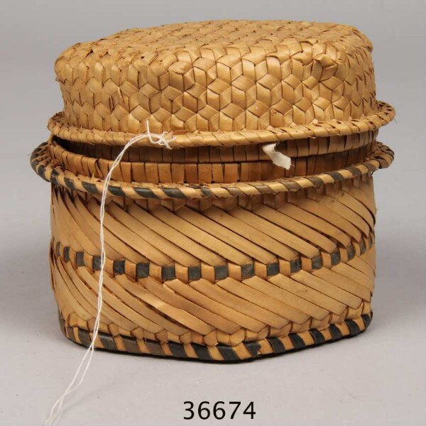 Basket with lid