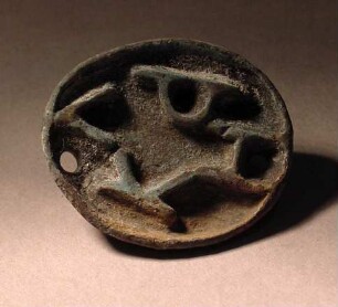 Ovaler Stempel mit kleiner Öse und griechischer Inschrift: KΛΗΡ