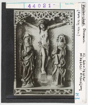 Halberstadt, Dommuseum: Kleiner Schnitzaltar, Kreuzigung