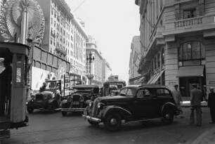 Reisefotos Argentinien. Stadtbilder Buenos Aires. Straßenbild mit Elektrizitätswerbung