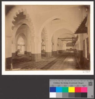 Intérieur de la mosquée El Kebir (Alger)
