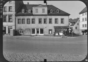 Penig, Brückenstraße 26. Wohnhaus mit Läden. Straßenfront (vom Markt)