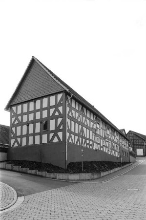 Wohn- und Wirtschaftsgebäude (Wohn- und Wirtschaftsgebäude, Fachwerk); Battenberg, Am Dorfbrunnen 1