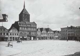 Schlawe, Markt : Schlawe (Slawno/Polen). Markt, dahinter Marienkirche