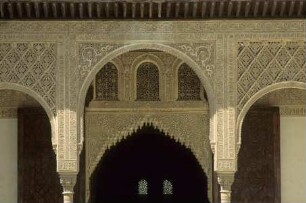 Durchgang vom Patio de los Arrayanes zum Salón del Trono