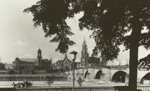 Dresden, Blick vom Neustädter Elbufer auf die Altstadt