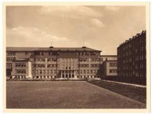 Marktplatz, Hindenburg: Marktplatz mit Rasenfläche