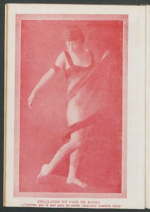 Ensayando un paso de danza [Fotografía]