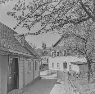 Schirgiswalde : Schirgiswalde. Ortsansicht. Blick zur Barockkirche St. Mariä Himmelfahrt
