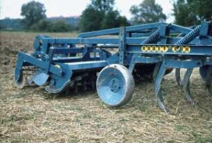 Fotografie: Stoppelbearbeitung, Zinkenrotor, Federzinkengrubber, Krümelwalze