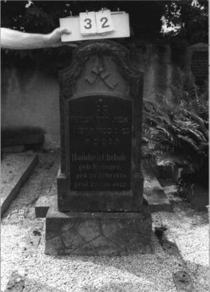 Grabstein 32