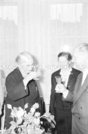 Ehrung von Eugénie Cotton durch den DFD im Haus der Frau in Berlin (Ost)