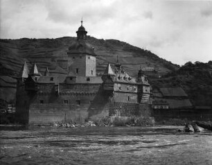 Kaub. Burg Pfalzgrafenstein (Gründung 1326/1327, Umbau 1607) auf der Insel Falkenau im Rhein