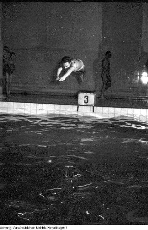 Schwimmer - Leipzig: Helga Barth, Meisterschwimmerin der DDR (BSG Rotation Leipzig-Nord), Dezember 1951