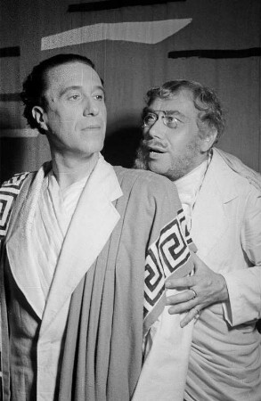 Szenenbilder aus der Operette "Die schöne Helena" von Jaques Offenbach im Metropol-Theater Berlin