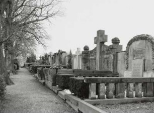 Rochsburg, Neuer Friedhof, Familiengrabstätten an der Südwestseite der Einfriedung
