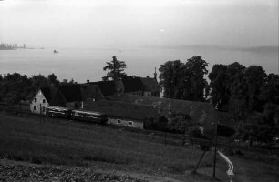 Birnau: Schienenbus unterhalb der Birnau