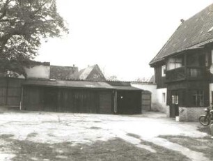 Dresden-Cossebaude, Brauergasse 1. Zweiseithof (1801/1850). Hofansicht mit Schuppen