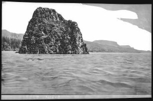 Oregon. Sentinel Rock, Columbia River