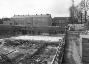 Baustelle Sächsische Landesbibliothek - Staats- und Universitätsbibliothek Dresden, Zentralbibliothek. Baugrube im Nordwestbereich gegen Trefftz-Bau und Willers-Bau der Technischen Universität Dresden : Dresden-Räcknitz, Zellescher Weg 18. Baustelle Sächsische Landesbibliothek - Staats- und Universitätsbibliothek Dresden, Zentralbibliothek. Baugrube im Nordwestbereich gegen Trefftz-Bau und Willers-Bau der Technischen Universität Dresden