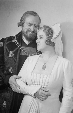 Szenenbilder aus der Oper "Die Meistersinger von Nürnberg" von Richard Wagner an der Deutschen Staatsoper Berlin. Dezember 1948 : Szene mit Tiana Lemnitz als Eva
