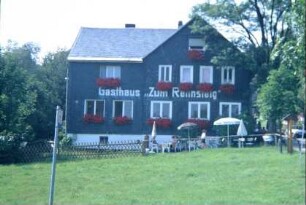 Gasthaus "Zum Rennsteig" mit Biergarten