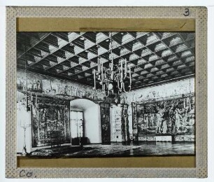 Krakau, Wawel-Schloss : Innenansicht, Saal mit der Kassettendecke mit den Köpfen