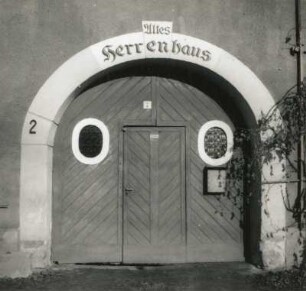 Dresden-Cossebaude, Hässige Straße 2. Wohnhaus "Altes Herrenhaus" (1601/1700). Tor