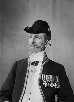 Ermenegildo Antonio Donadini (1847-1936; Historienmaler, Freskant, Restaurator, Fotograf, Hofrat) in Galauniform