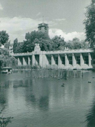 Stadtpark Schöneberg mit Rathaus