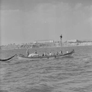 Fischerboote im Hafen von Nessebar. Heimkehrende Küstenfischer auf dem Schwarzen Meer, an der Bucht von Burgas