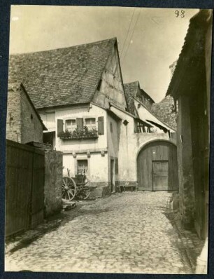 Tor am Haus Erker