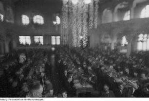 Dresden, Brücke der Einheit (Albertbrücke). Richtfest und Aktivistenauszeichnung. Feier bei "Donaths Neuer Welt", 30. April 1946
