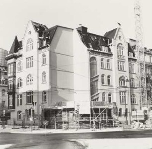 Wohnhaus : Wohnhaus und Wiederaufbau des Roten Turmes (Mitte)