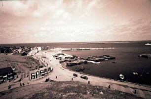 Helgoland: Blick vom Hügel, Gesamtansicht mit Hafen