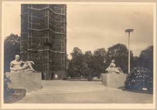 Fotoalbum: Ausstellungsgarten Jubiläums-Gartenbau-Ausstellung 1926, Dresden: Der Grüne Dom mit figürlichen Plastiken an der Treppe
