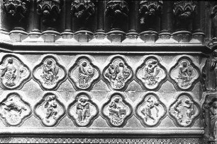 Amiens, Kathedrale, Sockelrelief der Tugenden und Laster