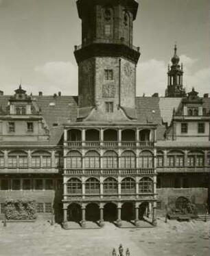 Dresden, Residenzschloss : Dresden. Residenzschloss. Großer Schloßhof, Nordseite mit Altan und Hausmannsturm